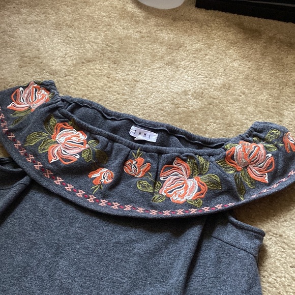 Off the shoulder top - Picture 2 of 2